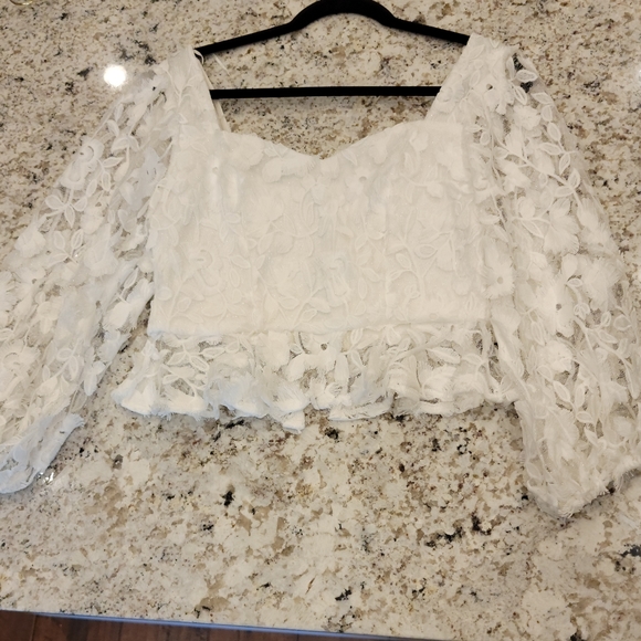 NWOT Guess Snowie Textured Top - Picture 2 of 6